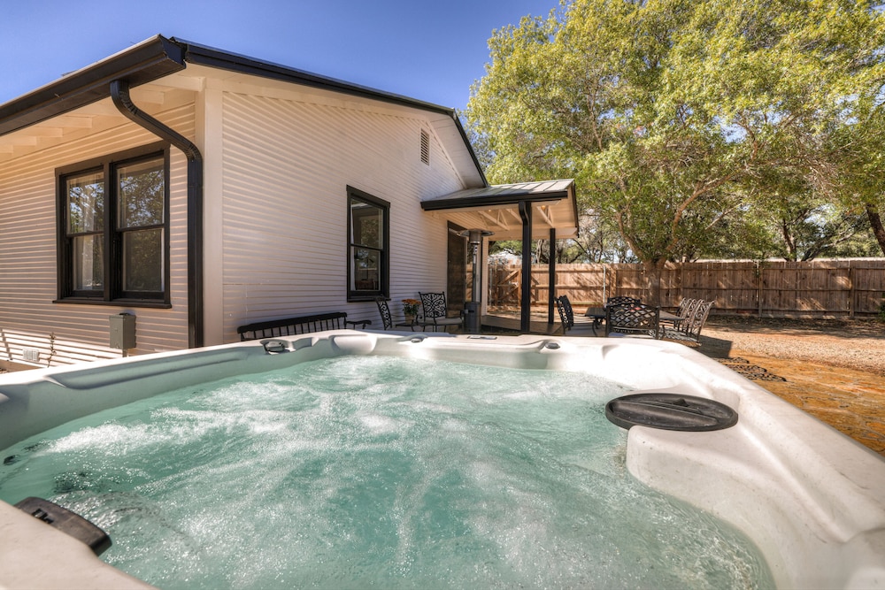luxury 1 acre oasis with hot tub firepit near main