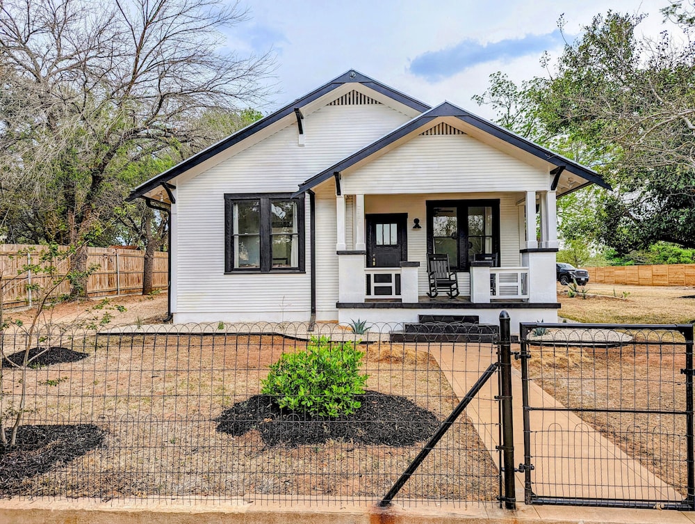 luxury 1 acre oasis with hot tub firepit near main