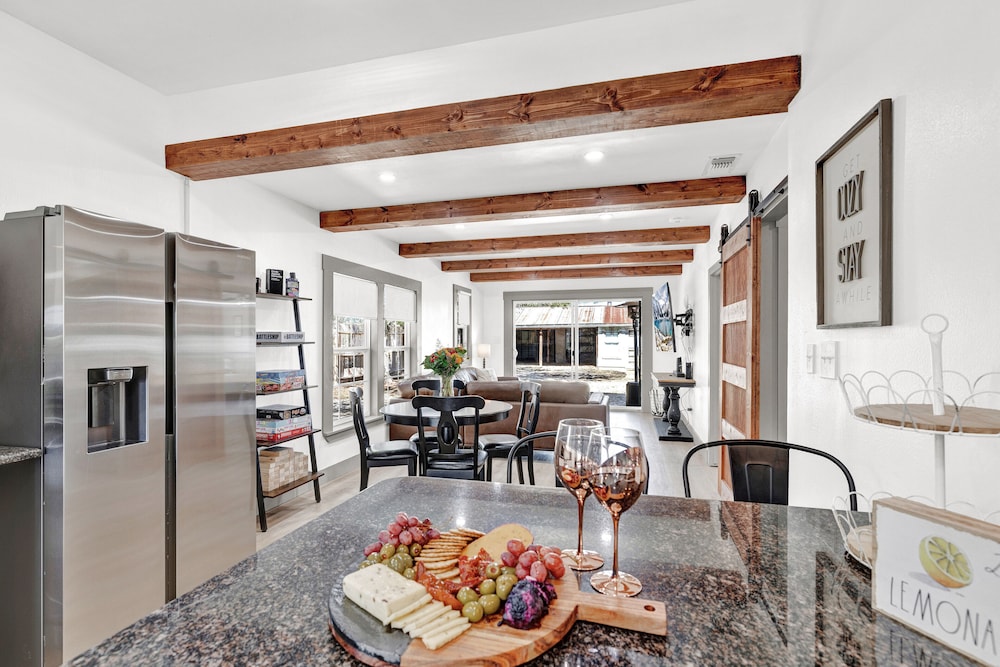 luxury 1 acre oasis with hot tub firepit near main