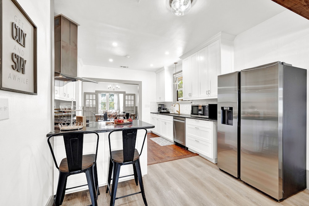 luxury 1 acre oasis with hot tub firepit near main