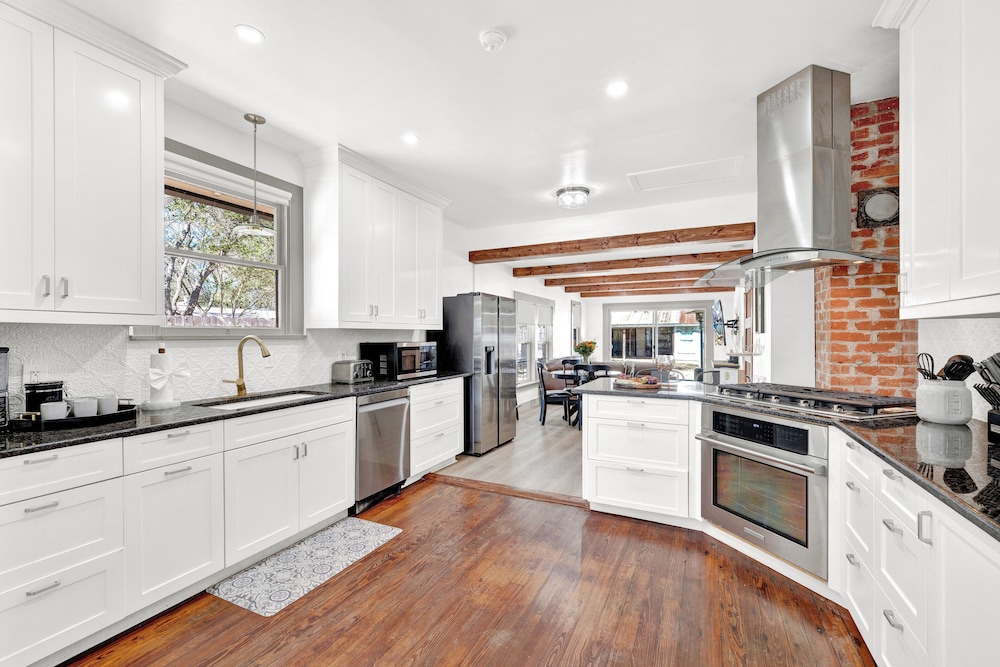 luxury 1 acre oasis with hot tub firepit near main