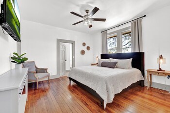 luxury 1 acre oasis with hot tub firepit near main