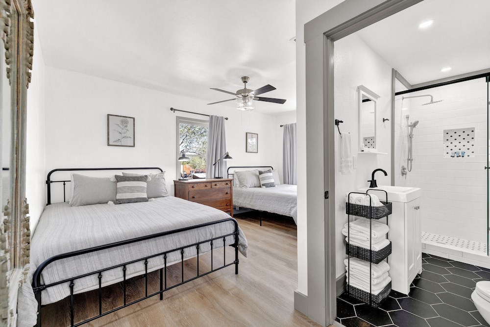 luxury 1 acre oasis with hot tub firepit near main