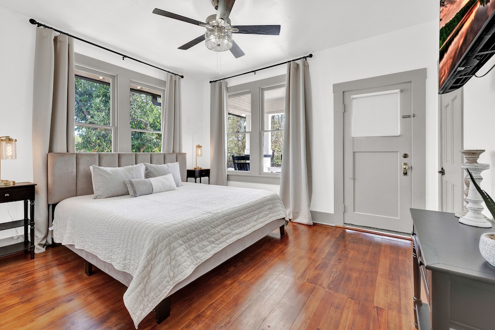 luxury 1 acre oasis with hot tub firepit near main