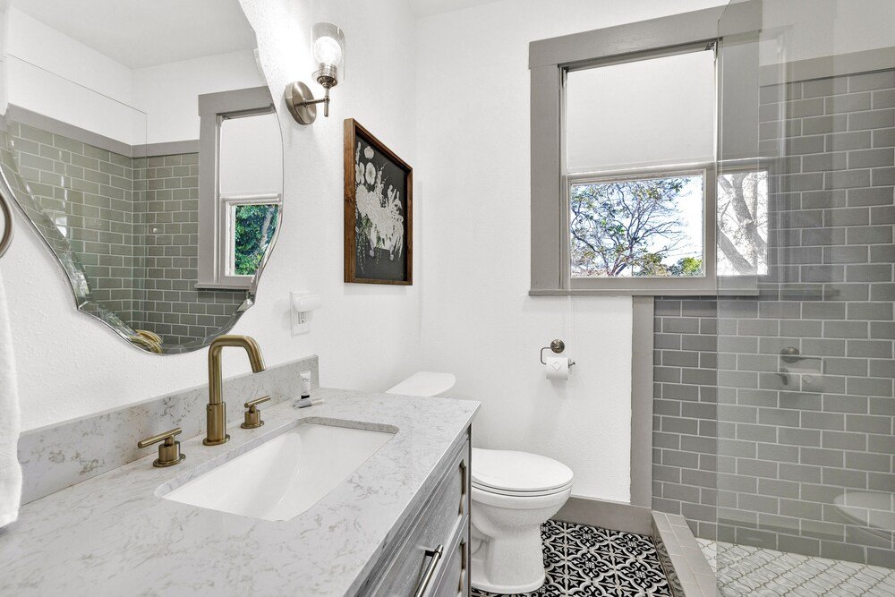 luxury 1 acre oasis with hot tub firepit near main