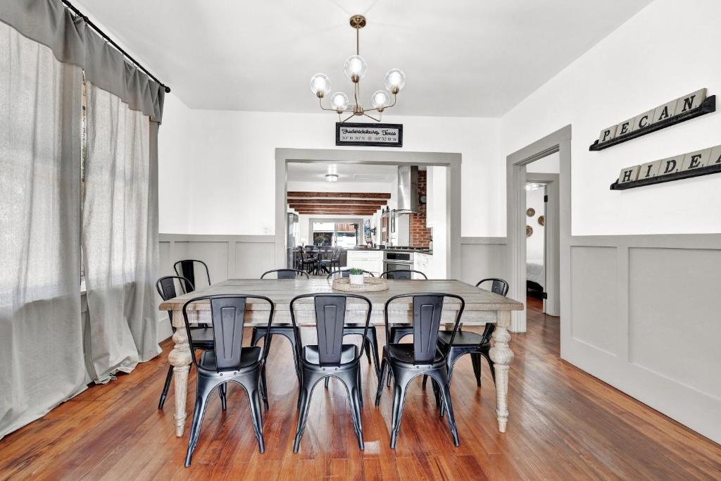 luxury 1 acre oasis with hot tub firepit near main