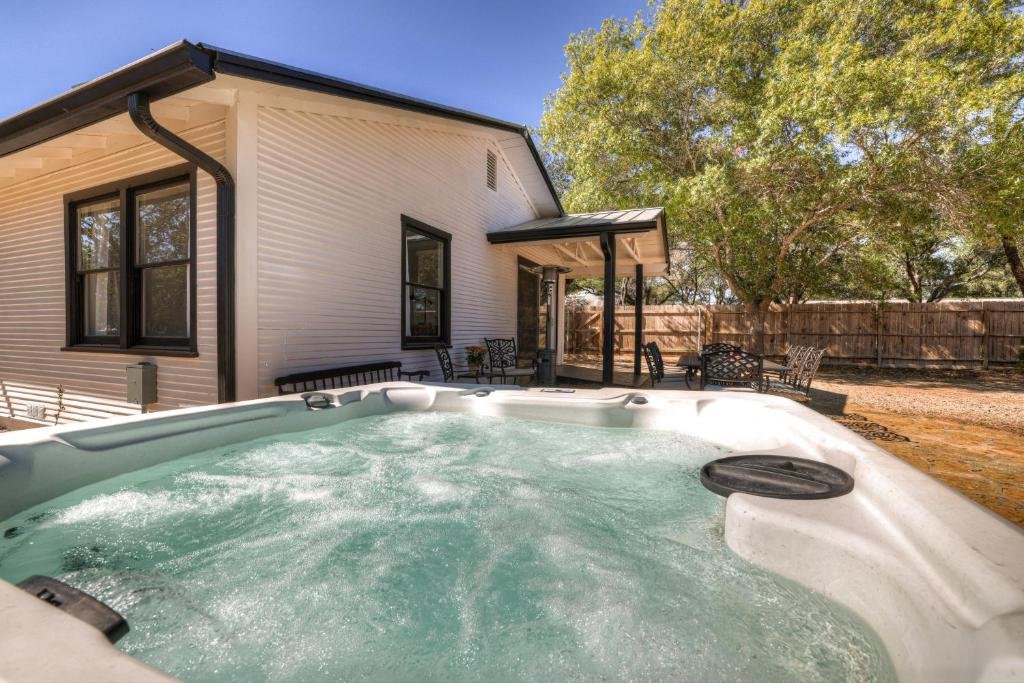 luxury 1 acre oasis with hot tub firepit near main