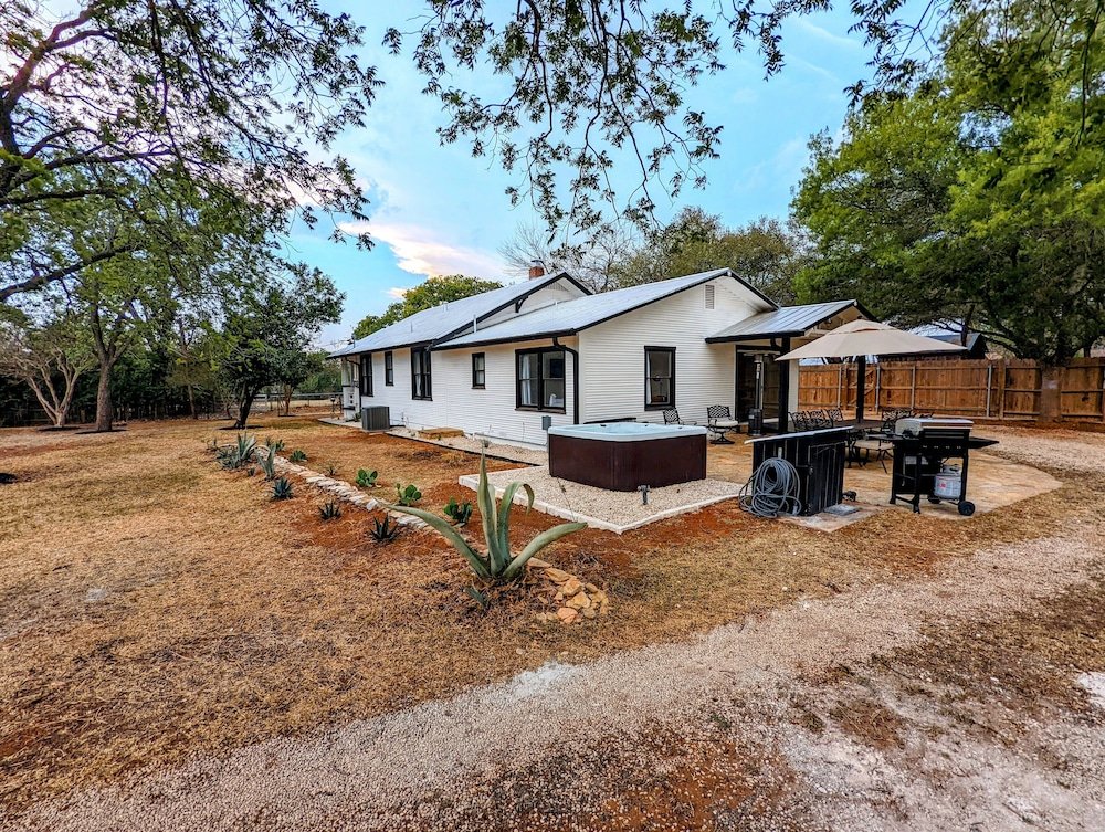 luxury 1 acre oasis with hot tub firepit near main