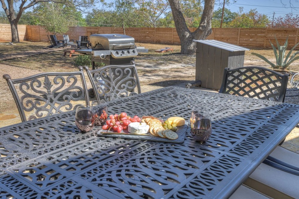 luxury 1 acre oasis with hot tub firepit near main