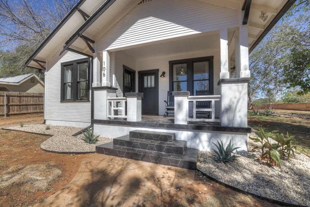 luxury 1 acre oasis with hot tub firepit near main