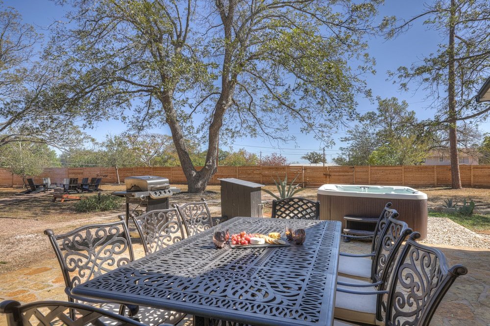 luxury 1 acre oasis with hot tub firepit near main
