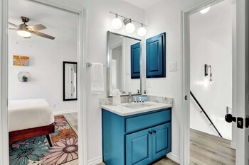 Luxury Modern Home With Hot Tub Deck & Firepit!,United States Of America>>Fredericksburg,5 star