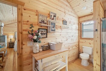 charming casita right on main st