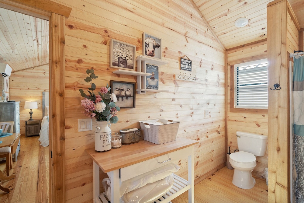 charming casita right on main st