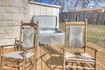 waylons house hot tub shared party barn with games