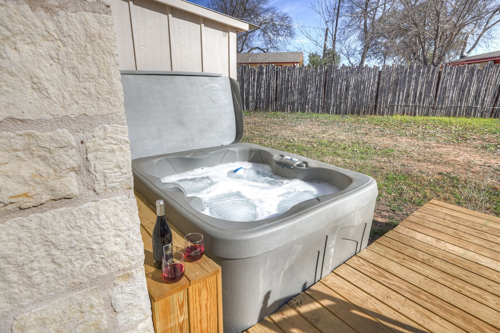 waylons house hot tub shared party barn with games
