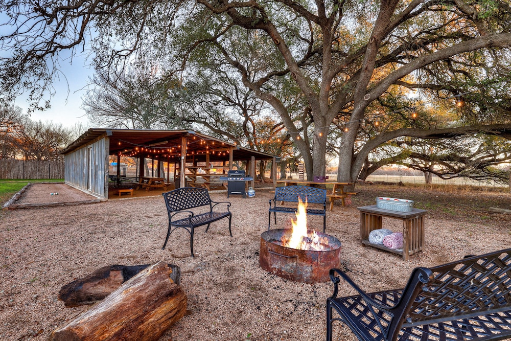 waylons house hot tub shared party barn with games