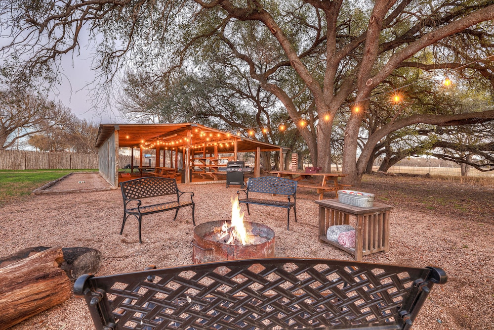 waylons house hot tub shared party barn with games