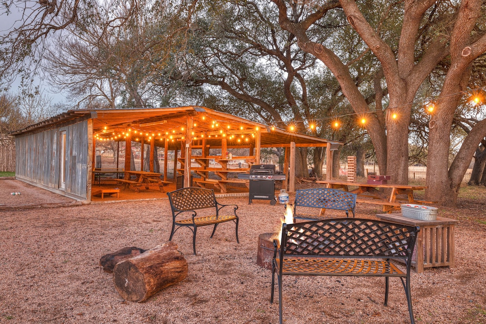 waylons house hot tub shared party barn with games