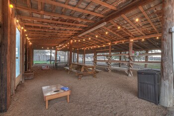waylons house hot tub shared party barn with games
