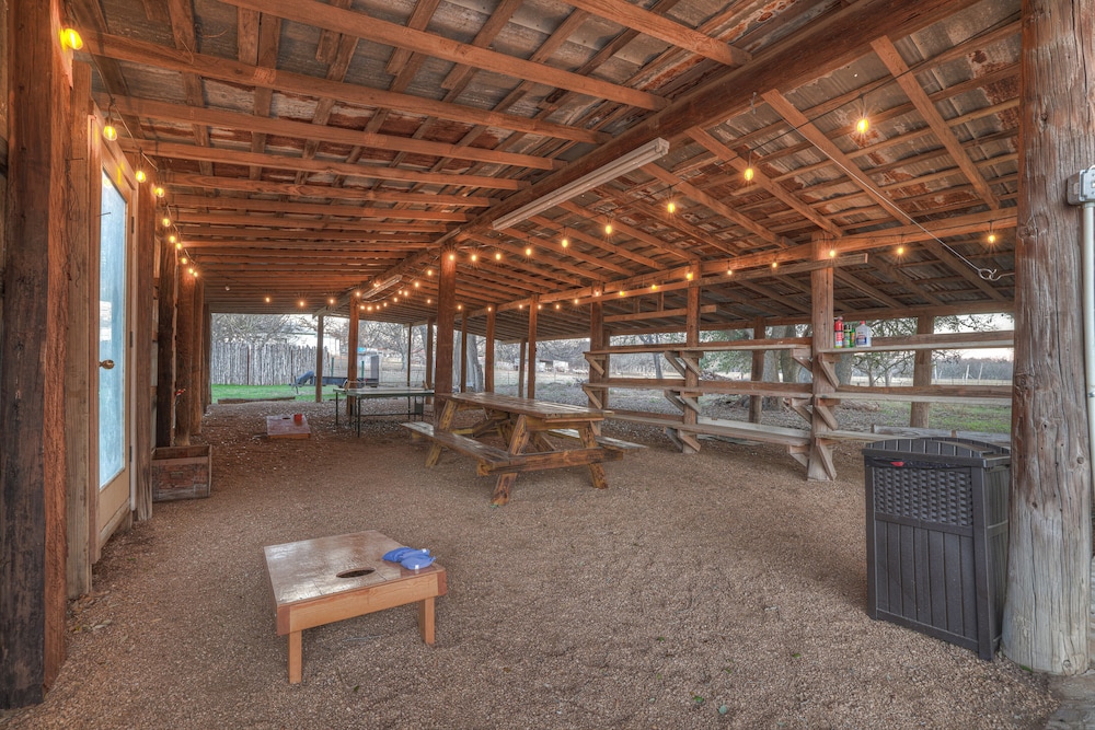waylons house hot tub shared party barn with games
