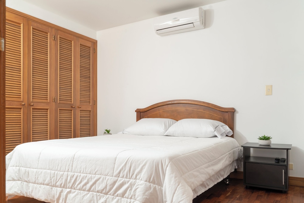 apartamentos alcazar oviedo byhousy host