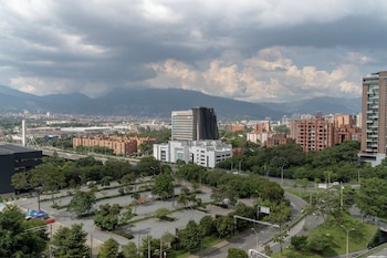 apartamentos alcazar oviedo byhousy host