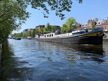 canal view stay amsterdam
