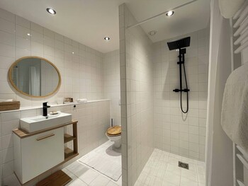 canal view stay amsterdam