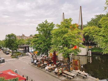 canal view stay amsterdam