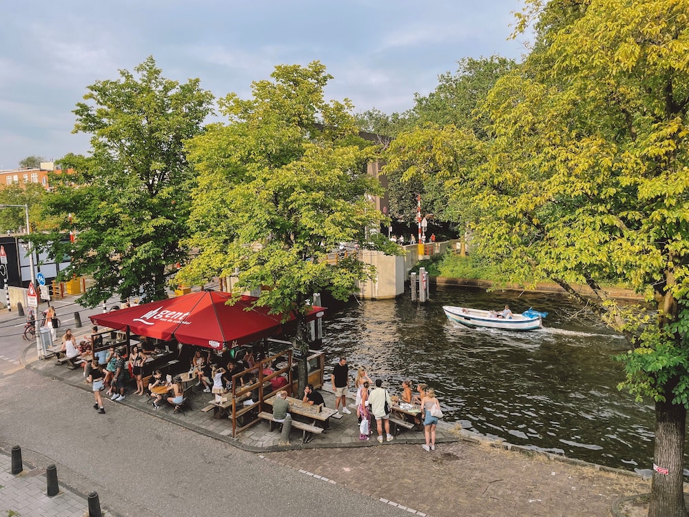 canal view stay amsterdam