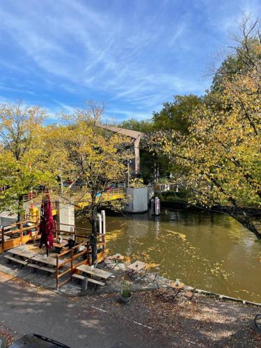 canal view stay amsterdam