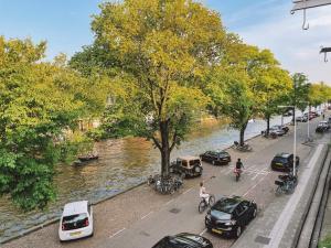 canal view stay amsterdam
