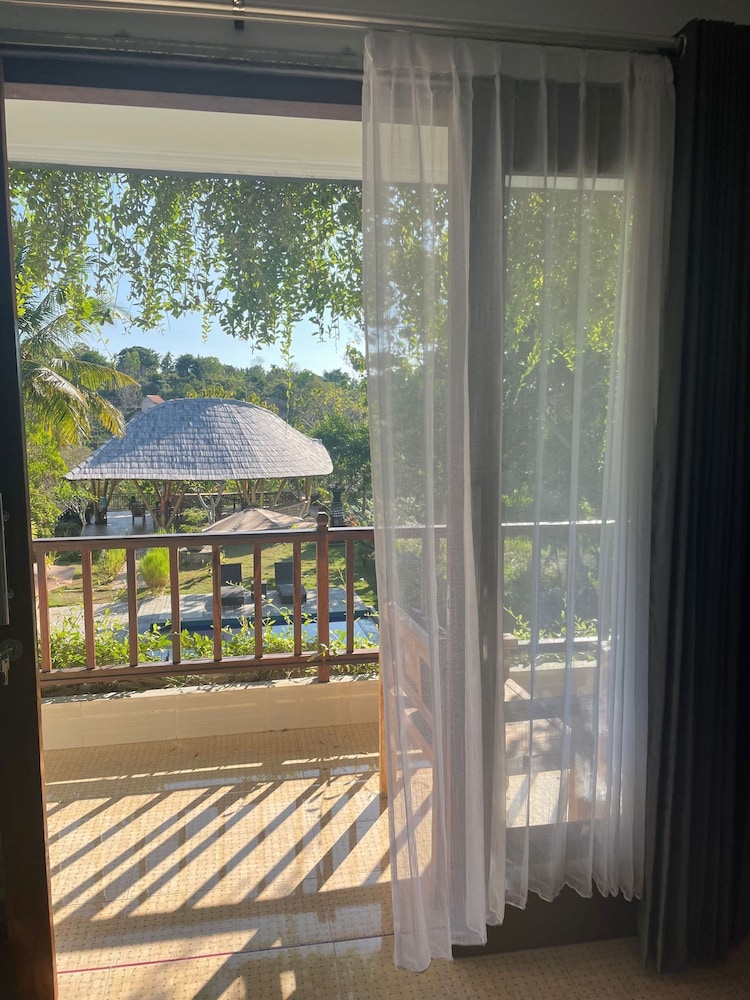 tinggian hill retreat