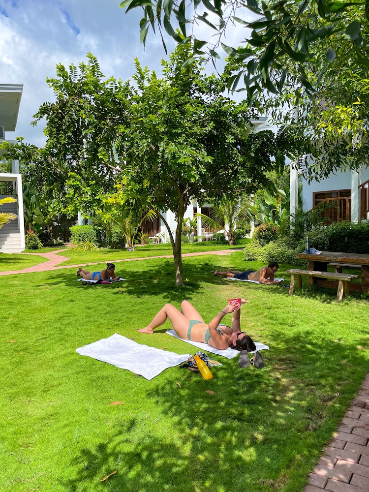 red picnic hostel