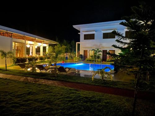 red picnic hostel