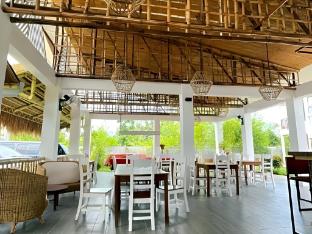 red picnic hostel