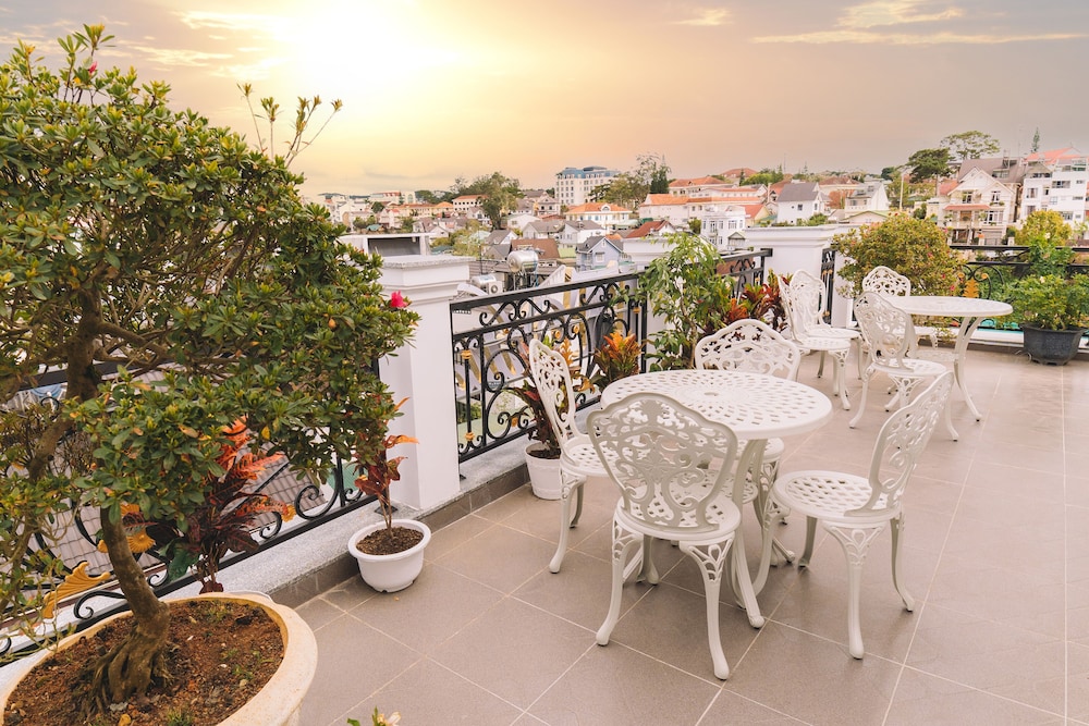 vmt hotel villa