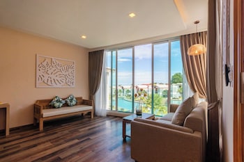 vannee golden sands beachfront resort