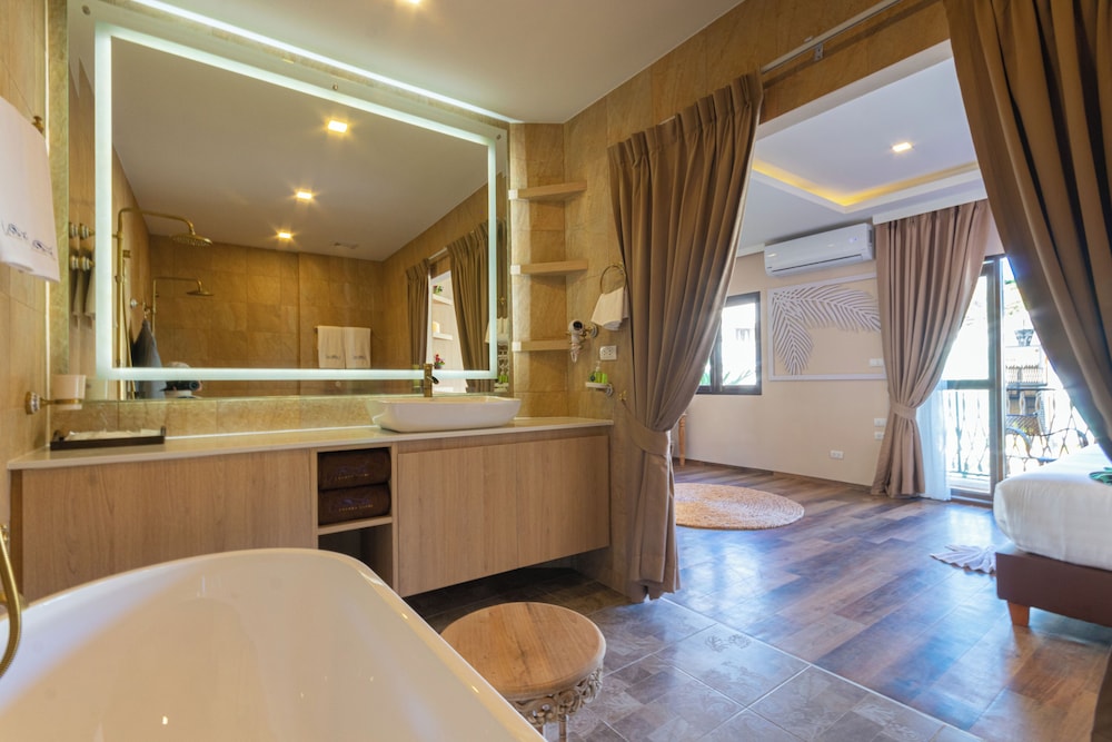 vannee golden sands beachfront resort