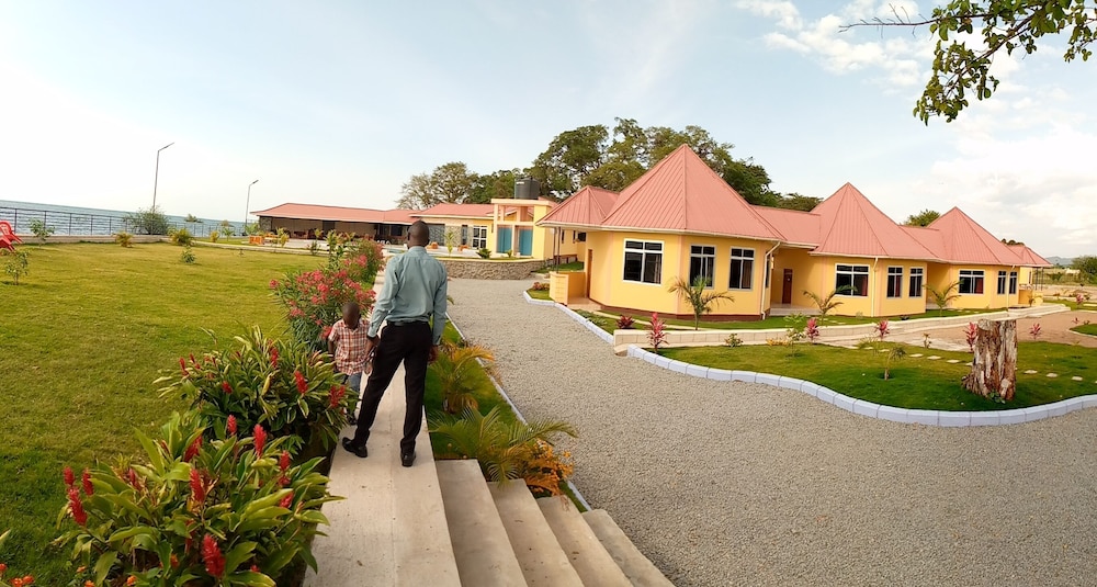 sandmark hotel serengeti