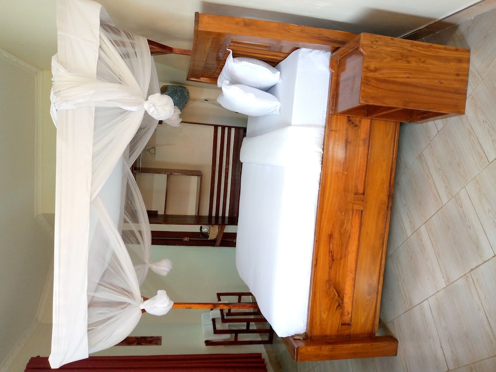 sandmark hotel serengeti