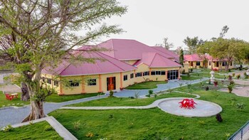 sandmark hotel serengeti