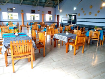 sandmark hotel serengeti