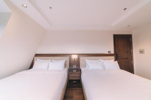 sunset hill hotel
