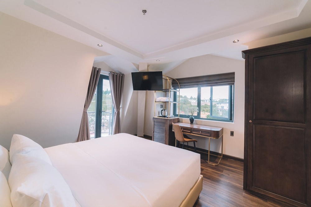 sunset hill hotel
