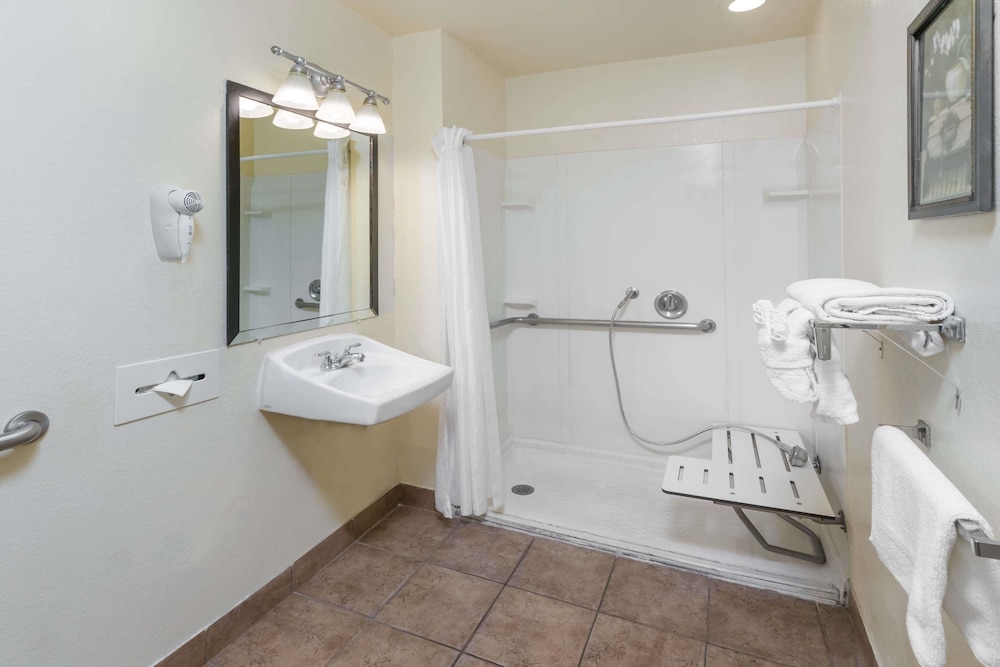 hotel avenida oceanside camp pendleton