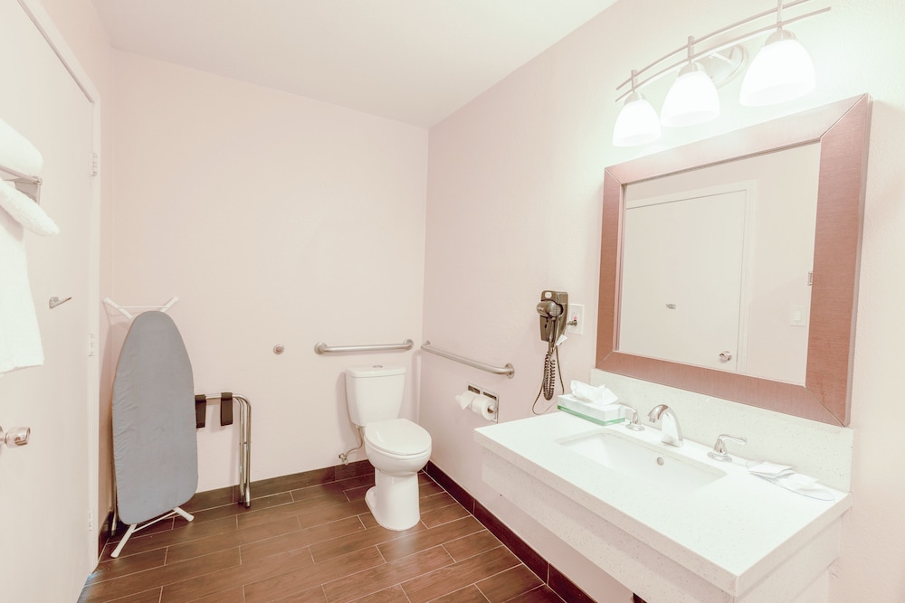 hotel avenida oceanside camp pendleton