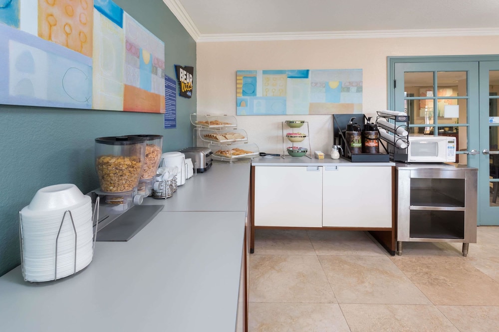 hotel avenida oceanside camp pendleton