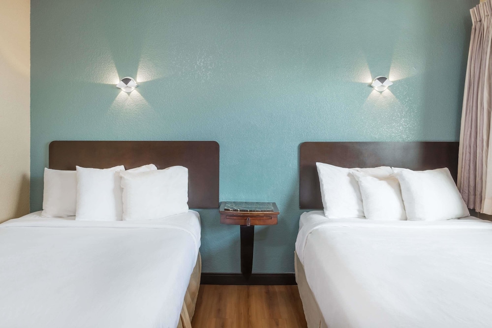 hotel avenida oceanside camp pendleton